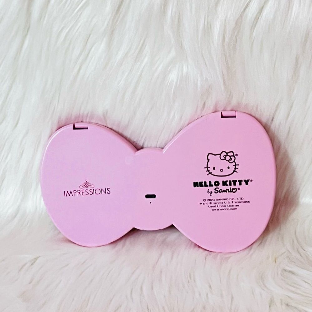 Hello Kitty Mini Bow LED Compact Mirror - Picture 7 of 11